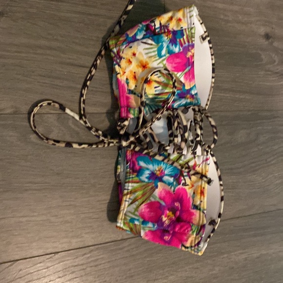 💕Victoria Secret Bikini Top 💕 - Picture 2 of 7